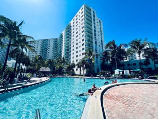 Oceanview Beachfront Condo on Tides Resort - Hollywood - 9