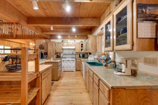 Pet-Friendly House with Deck Near Crater Lake! - Fort Klamath - 7