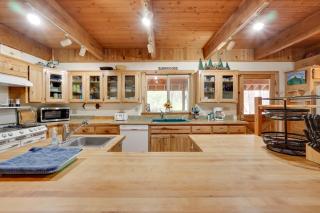Pet-Friendly House with Deck Near Crater Lake! - Fort Klamath - 5