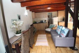 Summer Lodge Villa 4 - Uvongo Beach - 3