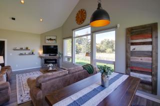 Pet-Friendly Stevensville Home with Mountain Views! - Stevensville - 1