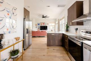 Bachelor/Bachelorette Mansion In the Heart of ATX - 6