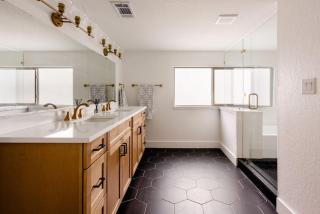 Bachelor/Bachelorette Mansion In the Heart of ATX - 4