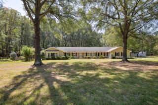 Natures Care Home with Pond, 16 Mi to Memphis! - Olive Branch - 0