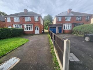 L & J Escapes - 8 Bedrooms suitable for Contractors and Families- Private parking available for 6 vehicles - 0