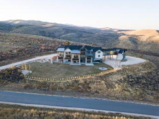 Skybridge Bear Lake Sleeps 61-75 with condo add-on - Fish Haven - 8