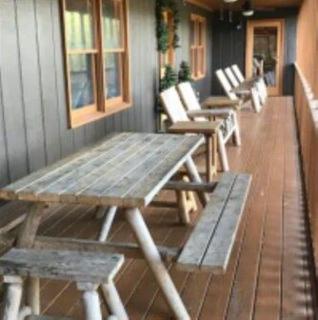 Harpers Creek Lodge and Cabins - 9