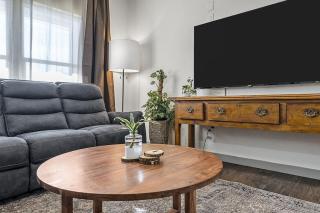 5th St Getaway w Sauna Hot tub Firepit & Game Room - Waco - 6