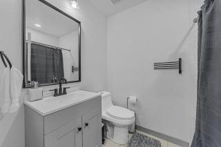 5th St Getaway w Sauna Hot tub Firepit & Game Room - Waco - 3