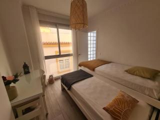 Cheerful 5-bedroom home with unique rooftop views - 3