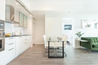 Beautiful Luxurious Modern Condo With Breathtaking Views - 1