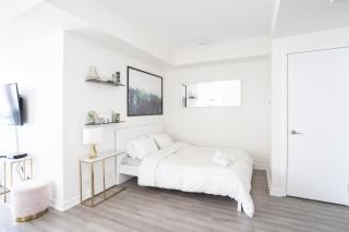 Beautiful Luxurious Modern Condo With Breathtaking Views - 3