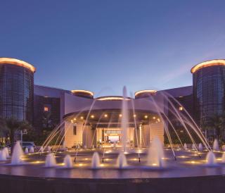 Thousand Cranes Sanya Yazhou Bay Int'l Exchange Centre,Curio by Hilton - Sanya - 2