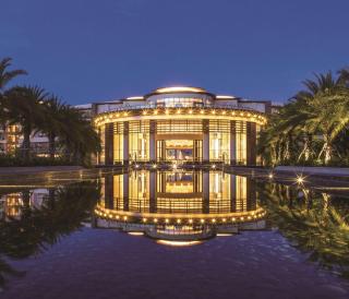 Thousand Cranes Sanya Yazhou Bay Int'l Exchange Centre,Curio by Hilton - Sanya - 1