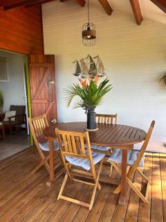 Bungalow, gîte les fleurs du colibri - 3