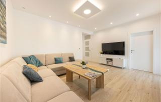Awesome Home In Dicmo Prisoje - - 7