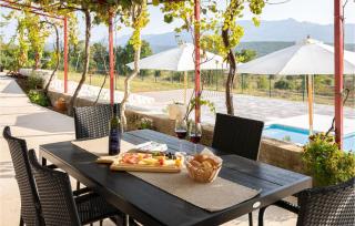 Awesome Home In Dicmo Prisoje - - 8
