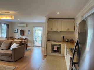 Anchorage Waterfront Retreat - Castle Forbes Bay - 3