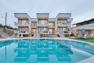 New cozy apartments in Crete Coast with pool and dining area - Magnisía - 0