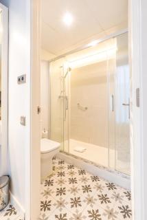 Serennia Fira Gran Via Exclusive Rooms - Hospitalet de Llobregat - 4