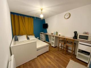 Studio confortable, équipé - 2min Caserne de Bonne - 2
