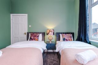 Newly Renovated 5 Bedroom home-Manchester - Manchester - 5