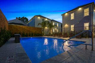 Spacious 5BR Urban Retreat w Balcony & Pool - New Orleans - 6