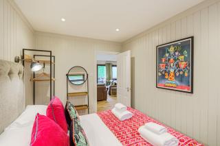 Conifer Lodge 25 with Hot Tub - Newton Stewart - 1