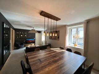 Maison 200m2- 9 chambres avec sdb - 16-18 personnes - séminaire-Proche Centre-Ville-Gare et Arena-terrasse - 6