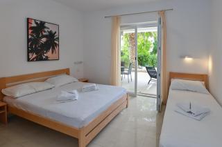 Seagull Pool Apartments & Studios - 2