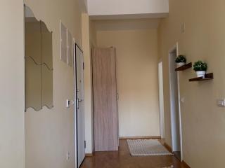 Bright top floor apartment with free parking - 1