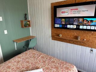 Quarto 6 no Centro de Itajaí, Ar+SmartTv - Itajaí - 9