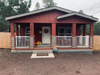 Cozy Mountain Town Farmhouse with Air Conditioning - Mountainaire - 9