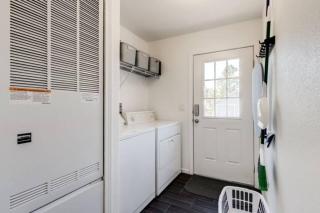 Cozy Mountain Town Farmhouse with Air Conditioning - Mountainaire - 7