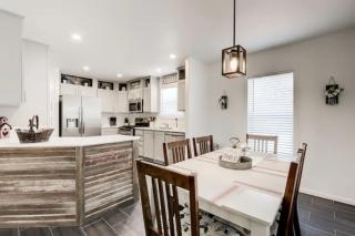 Cozy Mountain Town Farmhouse with Air Conditioning - Mountainaire - 6