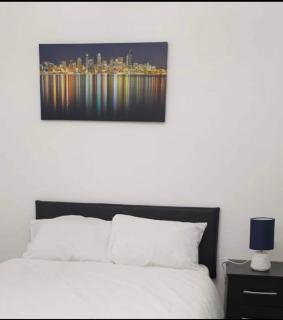 Modern Stylish Two Bedroom Apartment - Beckenham - 0