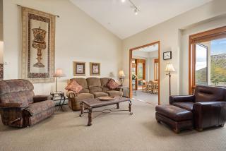 Chamonix 37, Snowmass Ski-In/Ski-Out Condo w/Shared Hot Tub & Pool/Private Washer/Dryer/WiFi - 9