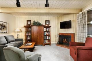 Concept 600 unit 308, Convenient Downtown Location, Private Deck, and Fireplace - 9