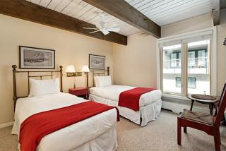 Chateau Dumont Unit 2, Condo with Central, Downtown Location - 4