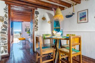 Eco Fisherman's Seafront Cottage - Fantastic Views - Private Courtyard - Arrieta - 4