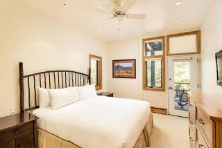 Fifth Avenue Unit 202, 2 Bedroom + Loft Condo, Huge Windows & Views. 2 Blocks to Skiing! - 5