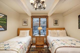 Chateau Roaring Fork Unit 38, Condo with Private Deck, 4 Blocks from Downtown - 5
