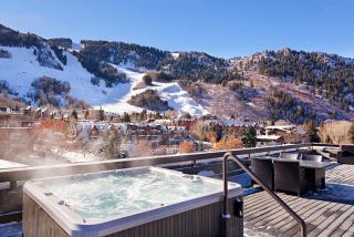 Independence Square 308, Top Floor Hotel Room with Ideal Downtown Location - Aspen - 1