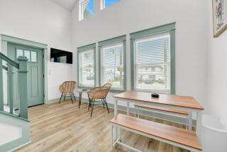Stylish studio with loft on east end of PCB just half mile to beach - Panama City Beach - 1
