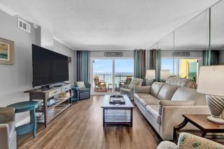 Regency Towers 1121 BR beachfront condo with majestic gulf views pools hot tub tiki bar and more - Panama City Beach - 6
