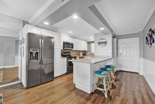 Regency Towers 1121 BR beachfront condo with majestic gulf views pools hot tub tiki bar and more - Panama City Beach - 5