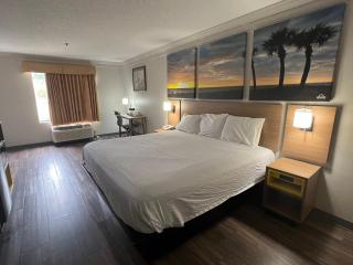 Days Inn by Wyndham Louisburg - Louisburg - 9