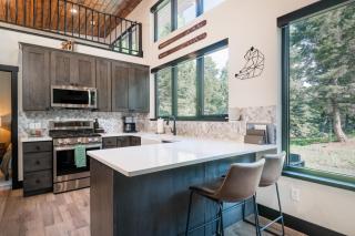 Romantic Ski Getaway, Private Cabin, Hot Tub - 1