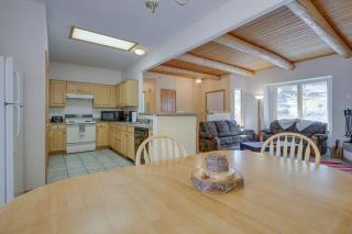 Secluded Amalia Retreat with Cozy Fireplace and Grill! - - 2