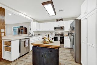 The Billie Goat Haus - Hot Tub -Steps to Main St! - Fredericksburg - 5